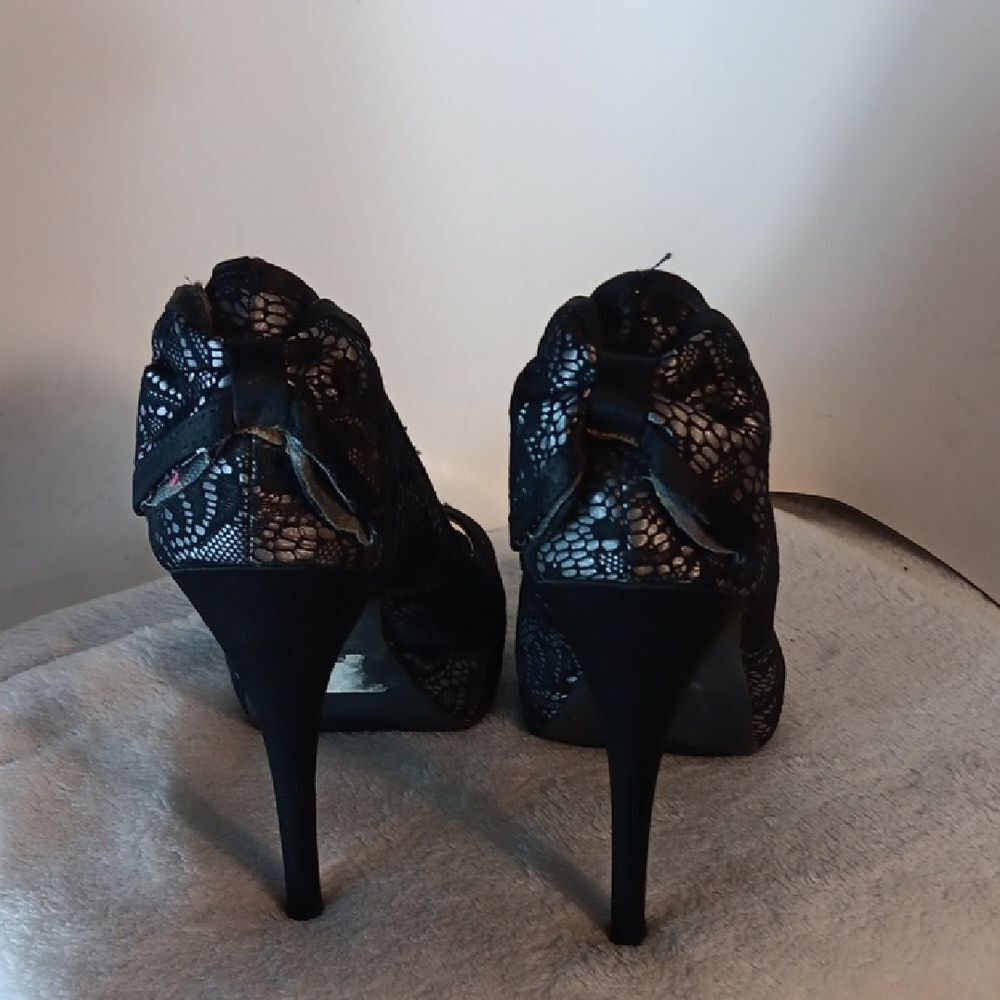 Steve Madden Black Lace Peep-Toe Heels - Picture 3 of 7